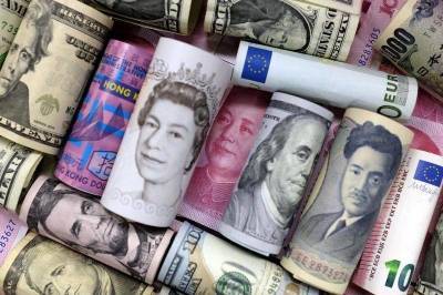 Доллар повышается на торгах "Московской биржи"