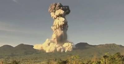 Эпичное извержение одного из крупнейших вулканов Коста-Рики попало на видео