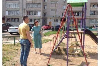 В Вологодской области чиновники и родители проверяют детские площадки