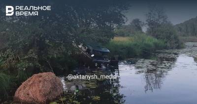 В Татарстане в реке утонул УАЗ с рыбаками