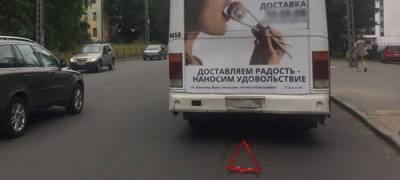 Пожилая пассажирка маршрутки в Петрозаводске пострадала от маневра водителя BMW