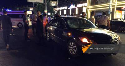 Пешеход погиб ночью в центре Еревана, попав под две машины сразу