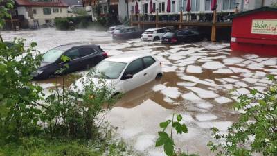 Град, ураганный ветер и наводнения: на юге Германии бушует непогода