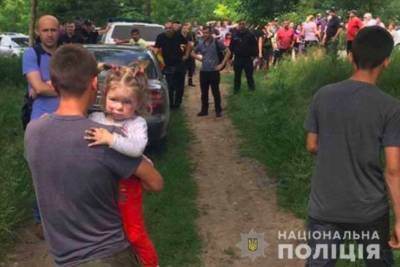 На Тернопольщине разыскали двухлетнюю девочку, которая пошла гулять "в центр"