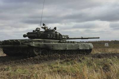 Военные ЦВО прокатнули на танке братьев-близнецов из Самары