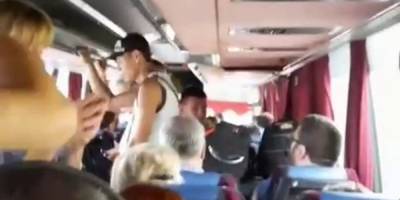 Скандал вспыхнул в одесском автобусе, кадры: "Ехали стоя без кондиционера"