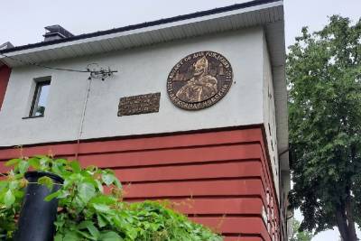 Фотофакт: памятный знак Александру Невскому появился в Пскове