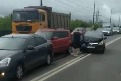 На мосту в Тверской области столкнулись три автомобиля