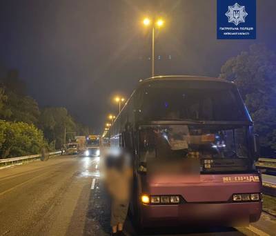 Под Киевом фура протаранила пассажирский автобус: кадры с места ЧП