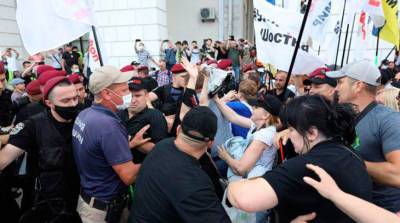 Столкновения между протестующими предпринимателями и полицией произошли в Киеве