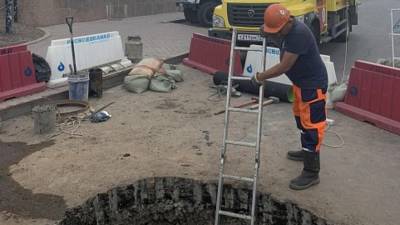 Реновацию коллектора проводят на улице Челюскинцев в Тюмени