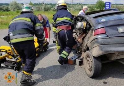 На трассе Днепр-Харьков произошло ДТП, есть пострадавшие (фото)