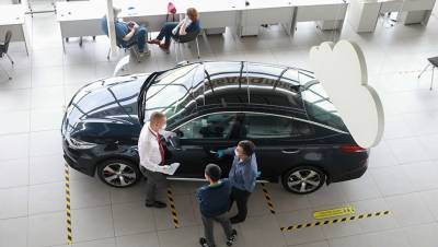 Продажи автомобилей в Петербурге взлетели на 60%