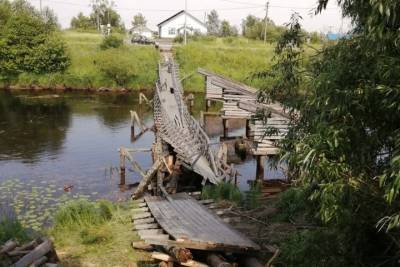 Из-за обрушения несущих конструкций ремонт моста в карельской деревне приостановили