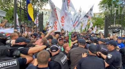 В Киеве на акции протеста ФЛП произошли стычки с полицией