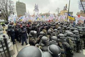На Майдане Независимости произошла стычка между ФОПами и полицией. ВИДЕО