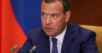 Медведев: для России неправильно закупать продукты за рубежом