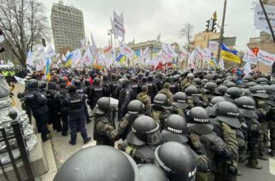 На Майдане Независимости произошла стычка между ФОПами и полицией