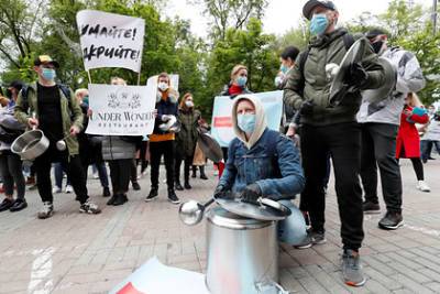 Полиция применила слезоточивый газ против протестующих в Киеве предпринимателей
