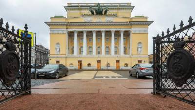 Пандемия не помешала провести в Петербурге 57 театральных премьер