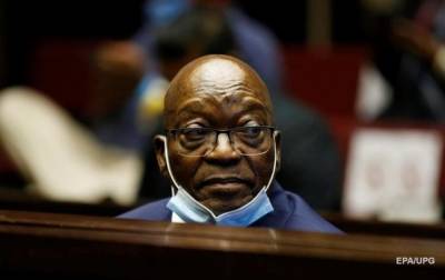 Экс-президент ЮАР получил срок за неуважение к суду
