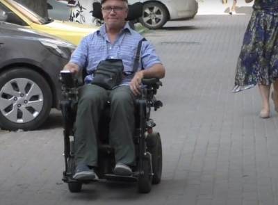 В Ростове упрямый инвалид отсудил у администрации бесплатное жилье и коляску за 700 000 рублей