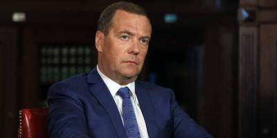 Медведев выступил против импорта Россией продуктов из-за рубежа