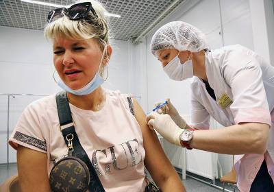 В Минздраве напомнили о безопасности российских вакцин от коронавируса