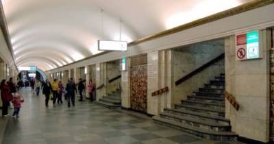 В киевском метро в переходе между "Майданом" и "Крещатиком" нашли труп человека (ФОТО)