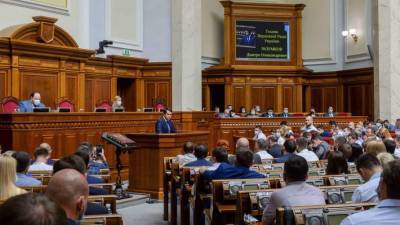 Парламент усилил уголовную ответственность депутатов и чиновников за ложь в декларациях
