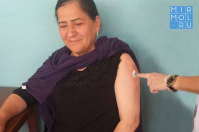 Работники госорганизаций Кайтагского района вакцинируются от коронавируса