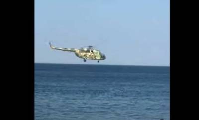 В Одессе военный вертолет шокировал отдыхающих: пролетел низко над пляжем