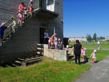 В Вологде после сообщения о минировании идет массовая эвакуация детей из детских садов