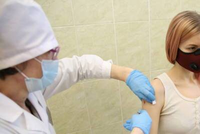 COVID-19 выявили у 0,3% вакцинированных петербуржцев