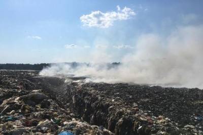 В Ярославской области продолжает гореть мусорный полигон