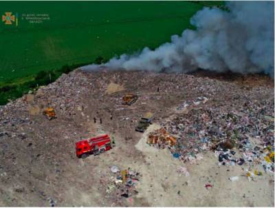 Вблизи Тернополя загорелись горы мусора(фото)
