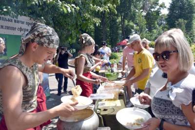 В Виннице на фестивале полевой кухни организаторы собрали 45 тысяч гривенГлавные новости и события Украины и мира от редакции газеты и сайта РЕАЛ.