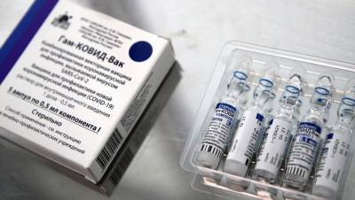Запасов антиковидной вакцины в Петербурге хватит на две недели