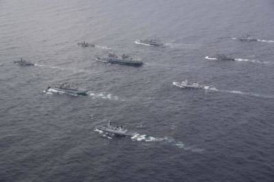 Три надводных корабля, две ДЭПЛ ВМФ РФ и боевая авиация ВКС РФ отрабатывают боевые задачи ввиду авианосной ударной группы НАТО