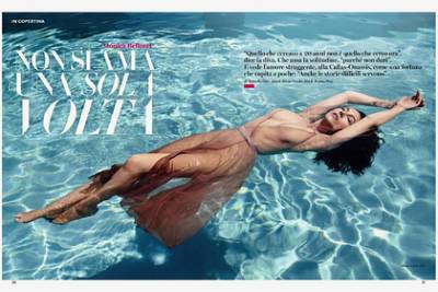 Моника Беллуччи снялась в бассейне в прозрачном платье для модного журнала