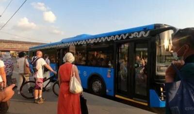 Число пассажиров в общественном транспорте столицы сократилось почти на 10%