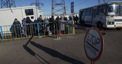 Рада решила временно не наказывать за выезд с оккупированного Донбасса через Россию