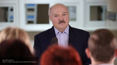 Лукашенко напомнил белорусским выпускникам о подвиге их предков