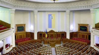 Украинские депутаты назвали предательством закон о судебной реформе