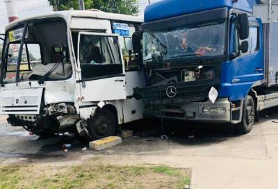 Пассажирка «маршрутки» погибла в ДТП с грузовиком