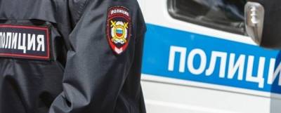 В Воронеже на вокзале полицейские молча задержали мужчину без маски и увели