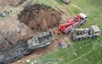 В Британии фермер обнаружил в поле уникальный танк-амфибию времен Второй мировой войны (ФОТО)