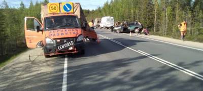 Два автомобиля разбились в аварии на севере Карелии
