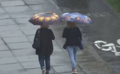Украинцев продолжат заливать дожди с грозами, циклон разгулялся не на шутку: какой будет погода
