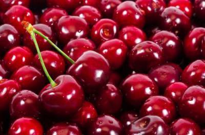 Черешня поштучно: почем на украинских рынках сезонные фрукты-ягоды. ФОТО